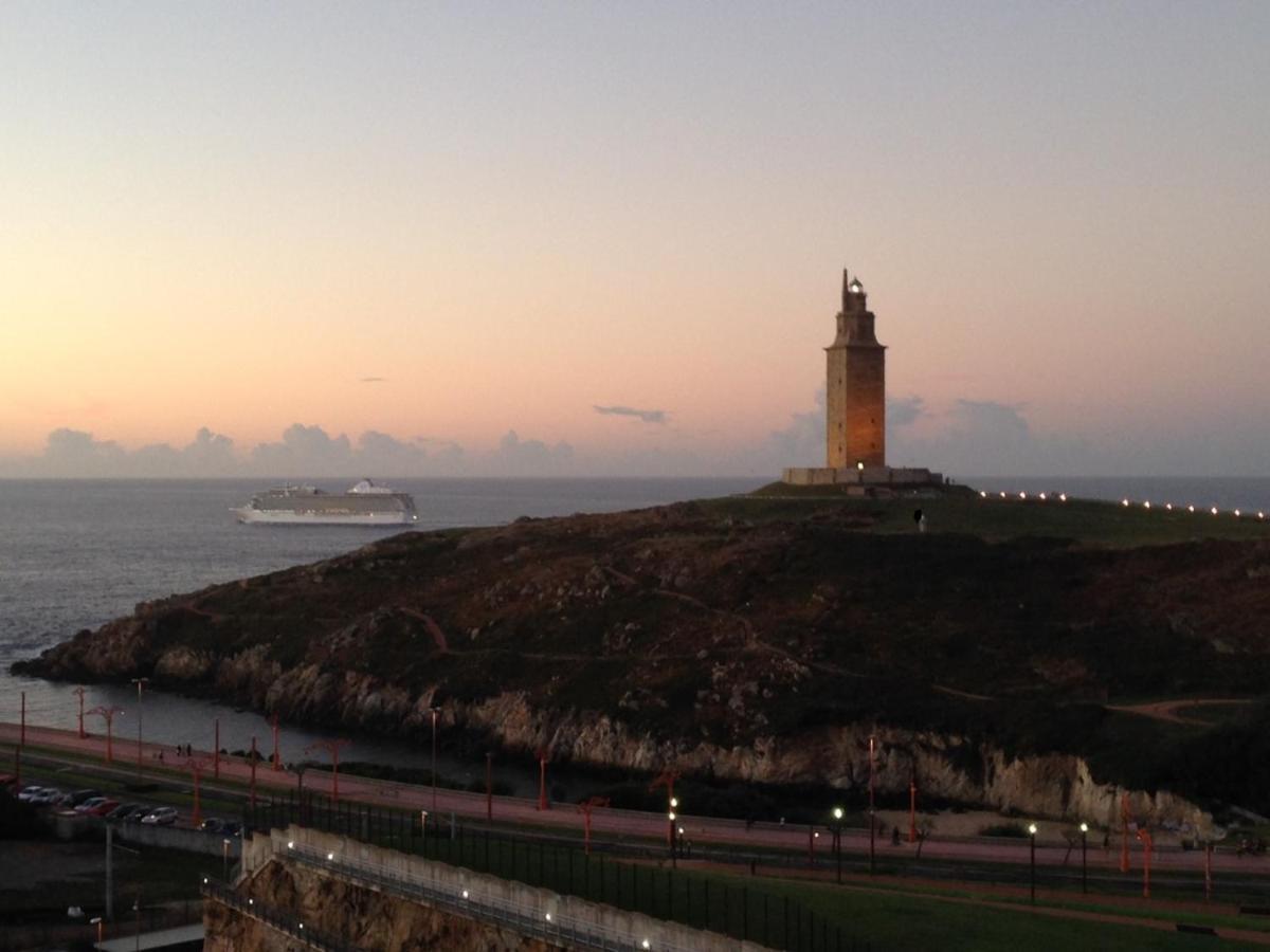 Parking, Vistas Al Mar Y Tres Habitaciones ア・コルーニャ エクステリア 写真